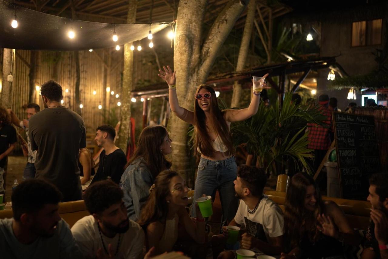 Hidden House Hostel Party Montañita Extérieur photo